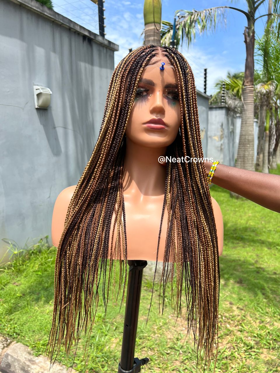 Hot colors - Knotless braided wig