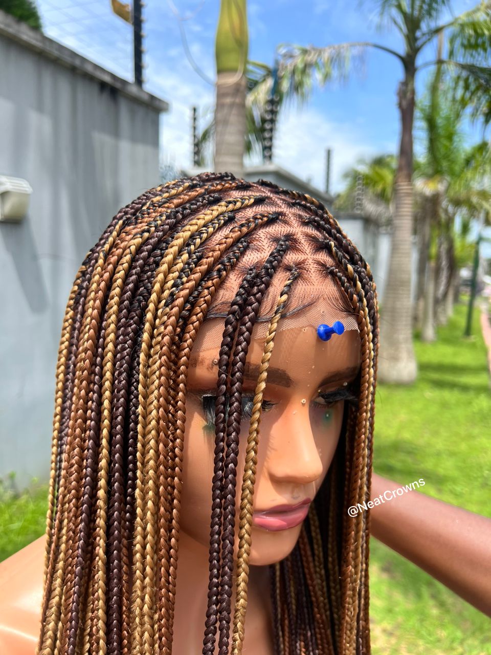 Hot colors - Knotless braided wig